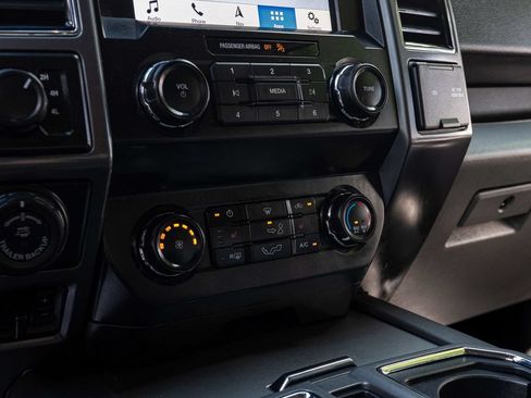 Used 2019 Ford F150 XLT w/ Equipment Group 302A Luxury AWD/4WD image 21