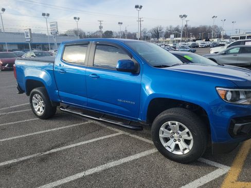 Used 2022 Chevrolet Colorado LT w/ LT Convenience Package image 3