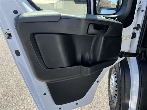 Used 2025 RAM ProMaster 2500 w/ Convenience Group FWD image 17
