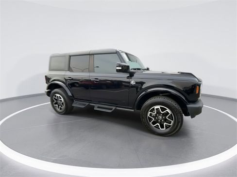 Used 2023 Ford Bronco Outer Banks image 2