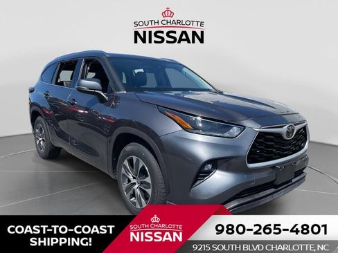 Used 2021 Toyota Highlander XLE FWD image 1