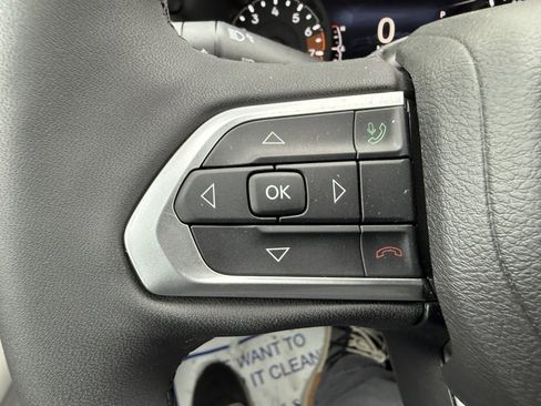 Used 2023 Jeep Compass Limited image 17