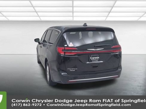 Certified 2025 Chrysler Pacifica Select image 12