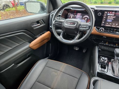Used 2024 GMC Canyon AT4 w/ Canyon Safety Plus Package AWD/4WD image 9