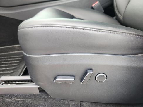 Used 2023 Tesla Model Y Long Range image 19