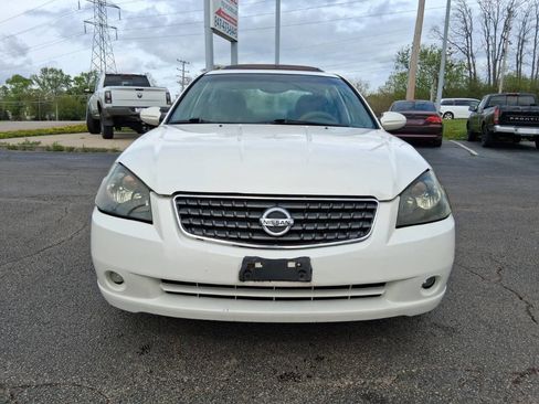 Used 2005 Nissan Altima 3.5 SE w/ (M01) Sport Pkg FWD image 2