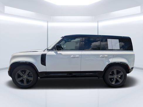 Used 2025 Land Rover Defender 110 X-Dynamic SE AWD/4WD image 6