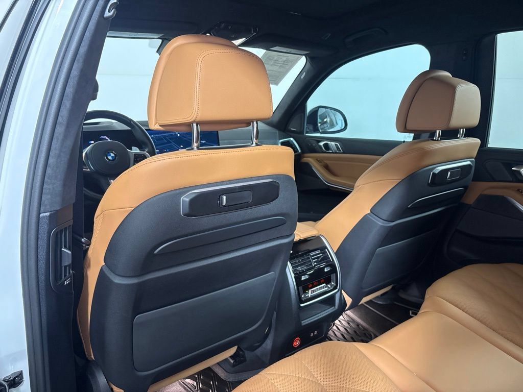Certified 2026 BMW X7 xDrive40i AWD/4WD image 32