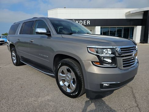 Used 2017 Chevrolet Suburban Premier AWD/4WD image 2
