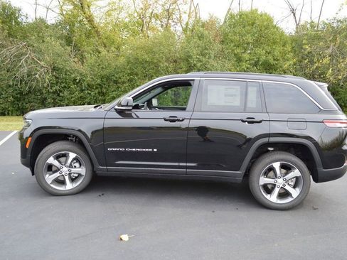 New 2025 Jeep Grand Cherokee Limited w/ Trailer Tow Package AWD/4WD image 8