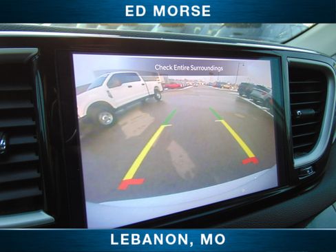 Used 2023 Chrysler Pacifica Touring-L image 24