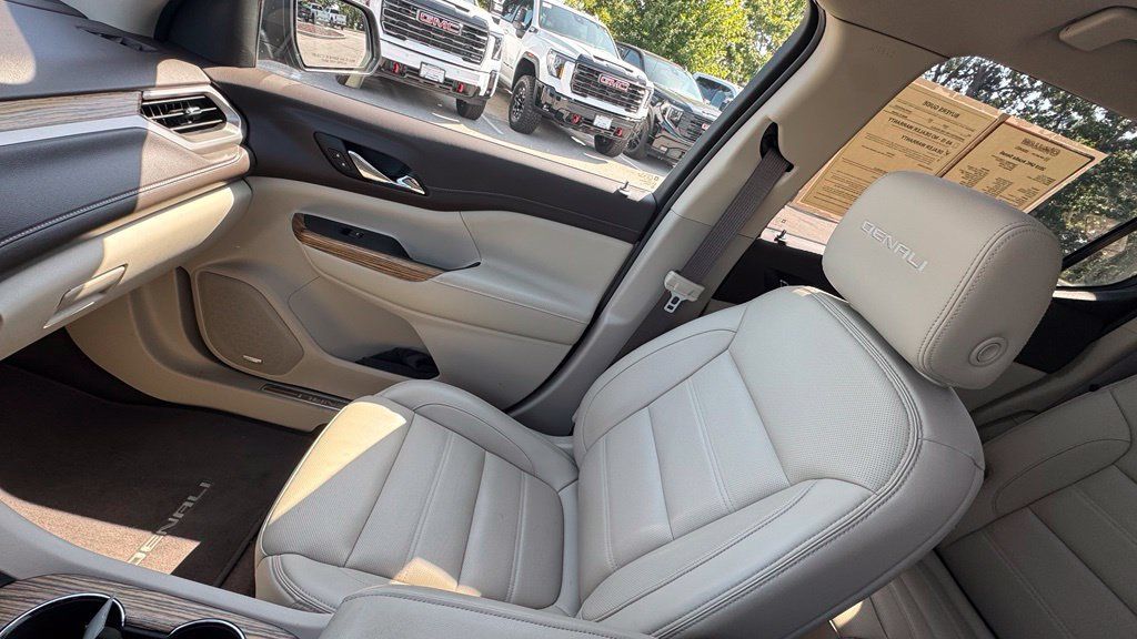 Used 2019 GMC Acadia Denali w/ Technology Package FWD image 27