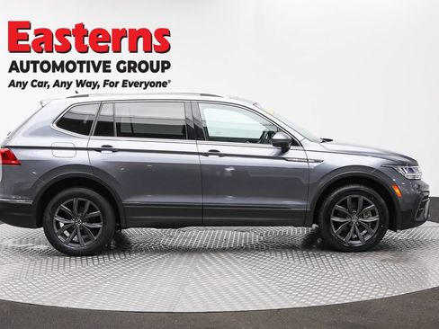 Used 2022 Volkswagen Tiguan SE w/ Panoramic Sunroof Package image 4