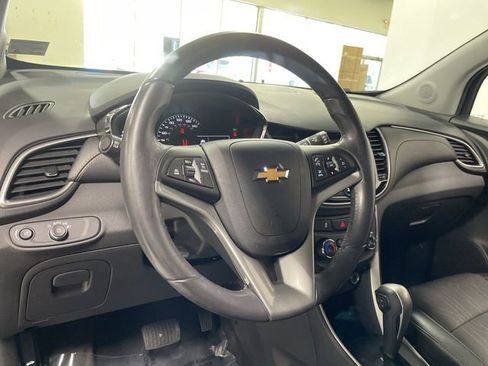 Used 2022 Chevrolet Trax LT w/ Driver Confidence Package image 14