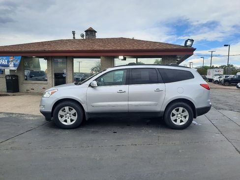 Used 2010 Chevrolet Traverse LT w/ Personal Connectivity Package AWD/4WD image 2