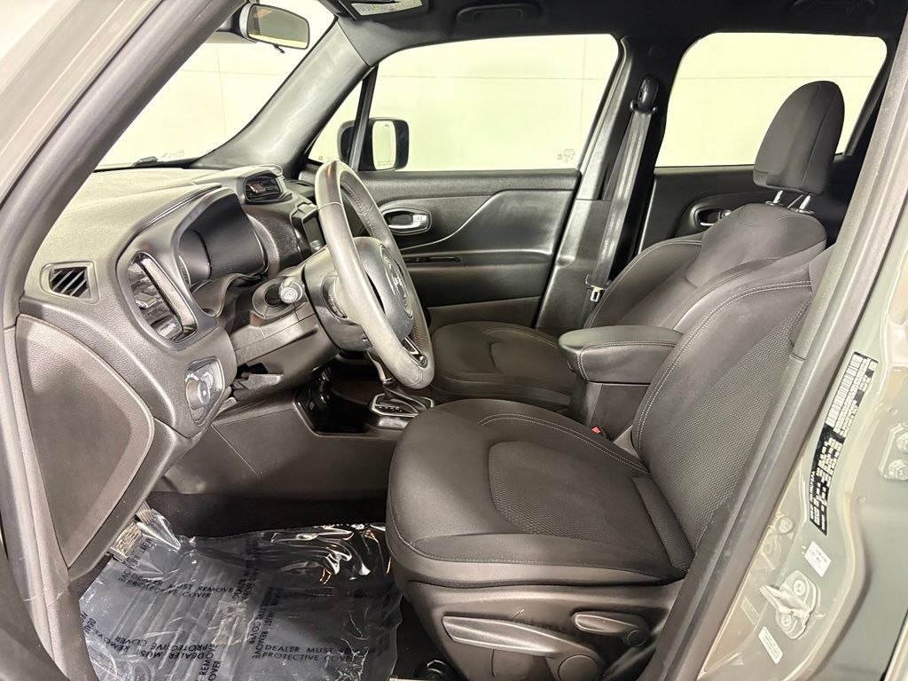 Used 2022 Jeep Renegade Altitude AWD/4WD image 16