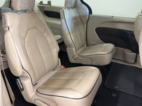 Used 2021 Chrysler Pacifica Limited w/ Premium & Safety Sphere Group AWD/4WD image 16