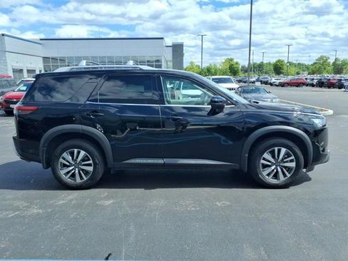 Used 2025 Nissan Pathfinder SL AWD/4WD image 29