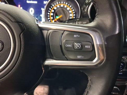 Used 2023 Jeep Wrangler Unlimited Sahara AWD/4WD image 9