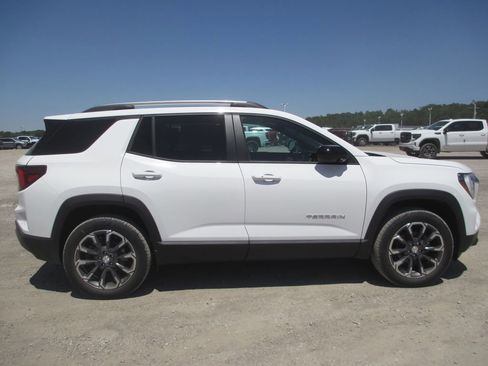 New 2026 GMC Terrain Elevation w/ Elevation Premium Package AWD/4WD image 3