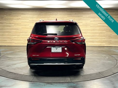 Used 2025 Toyota Sienna Platinum AWD/4WD image 25