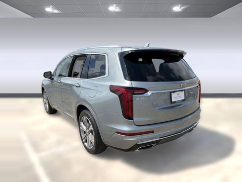 Used 2023 Cadillac XT6 Premium Luxury image 3