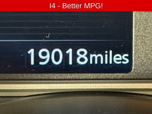 Used 2025 Nissan Versa SV FWD image 7