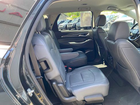 Used 2018 Buick Enclave Essence AWD/4WD image 32