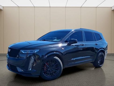 Used 2020 Cadillac XT6 Sport w/ Platinum Package AWD/4WD image 2