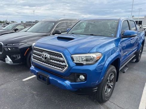 Used 2016 Toyota Tacoma TRD Sport AWD/4WD image 3