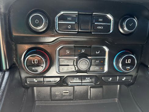 Used 2021 Chevrolet Tahoe Z71 w/ Z71 Signature Package image 27