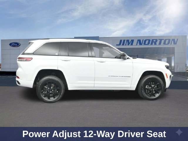 Used 2023 Jeep Grand Cherokee Overland w/ Luxury Tech Group IV AWD/4WD image 17