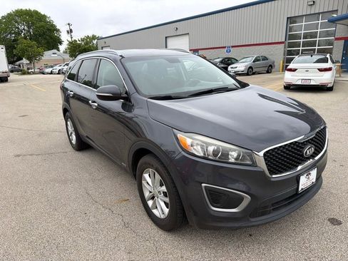 Used 2016 Kia Sorento AWD w/ LX Convenience Package image 2