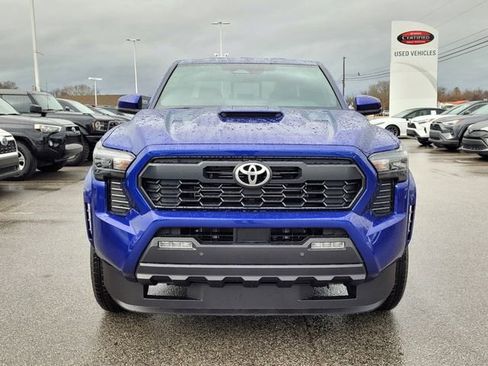 Used 2024 Toyota Tacoma TRD Sport w/ TRD Sport Upgrade Package RWD image 2