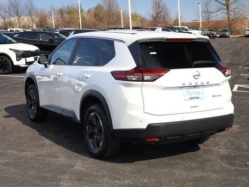 Used 2024 Nissan Rogue SV image 6
