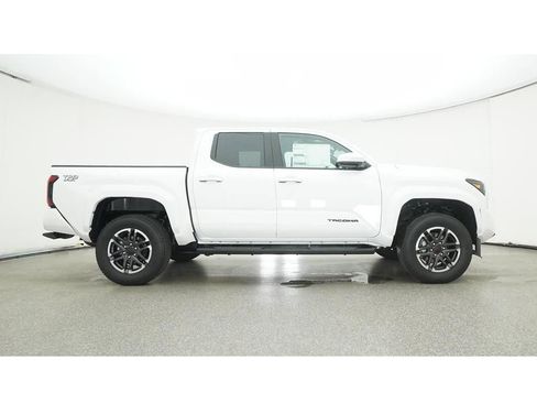 Used 2024 Toyota Tacoma TRD Sport image 28