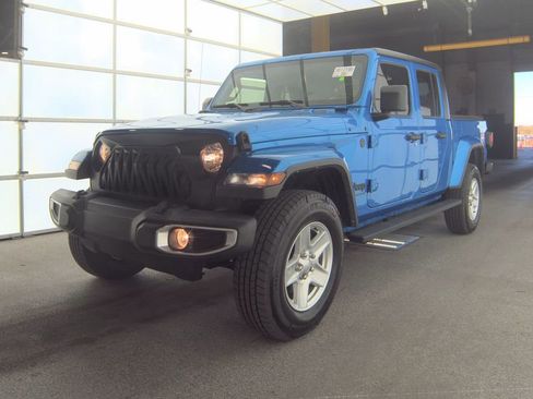 Used 2022 Jeep Gladiator Sport AWD/4WD image 1