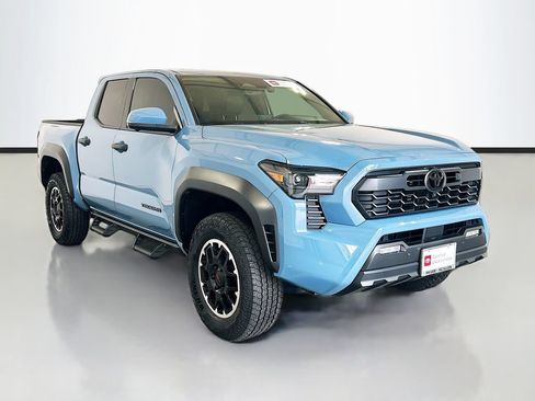 Used 2026 Toyota Tacoma TRD Off-Road w/ TRD Off Road Premium Package AWD/4WD image 3