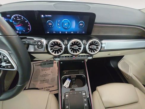 Used 2022 Mercedes-Benz GLB 250 4MATIC image 11