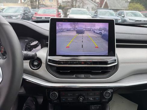 Used 2023 Jeep Compass Limited image 29