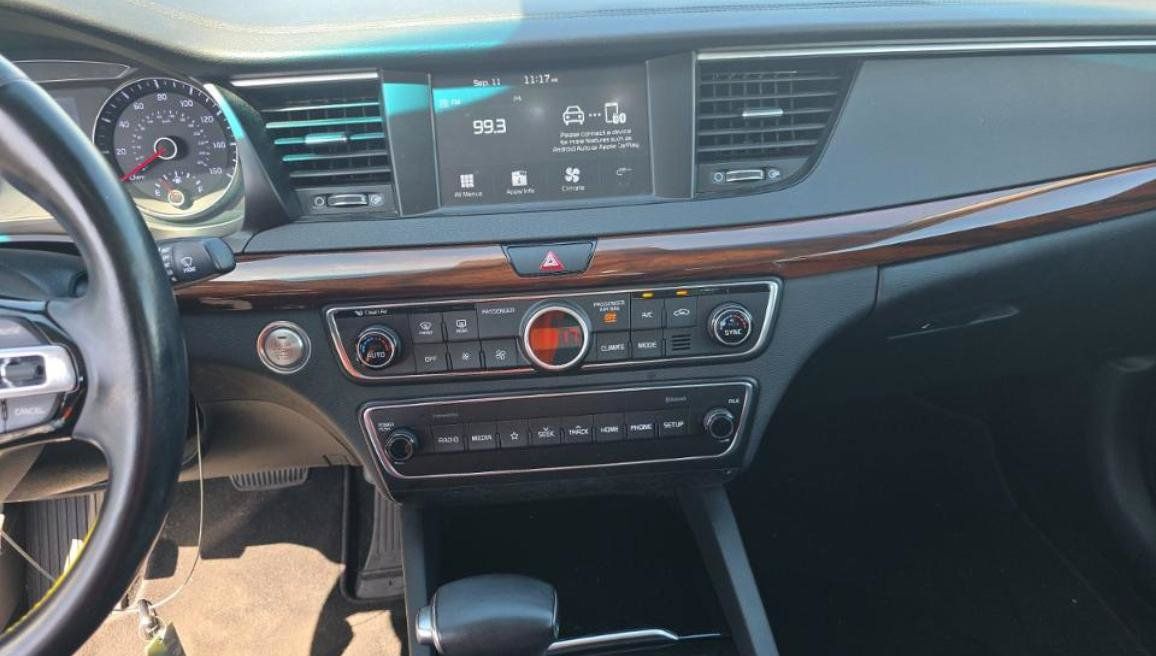 Used 2019 Kia Cadenza Premium FWD image 13