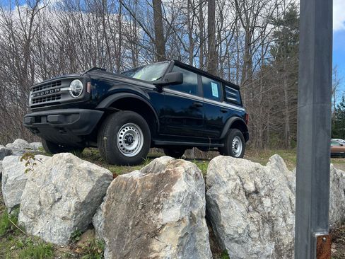 Used 2022 Ford Bronco 4-Door AWD/4WD image 2