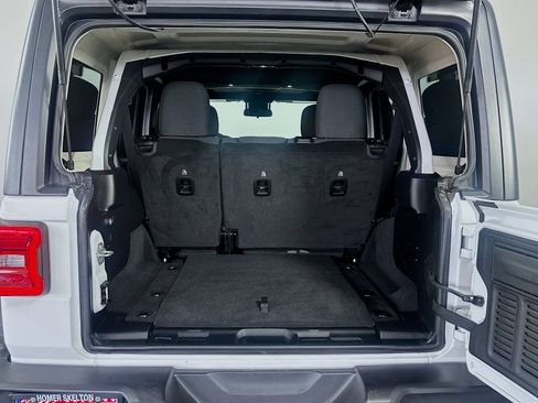 Used 2025 Jeep Wrangler Unlimited Rubicon AWD/4WD image 23