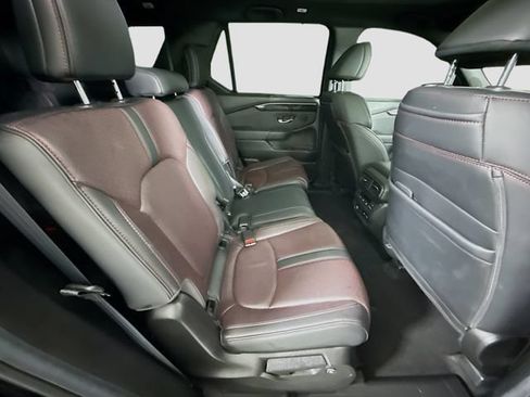 Used 2025 Honda Pilot Black Edition image 29
