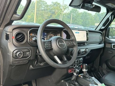 Used 2025 Jeep Wrangler Unlimited Rubicon AWD/4WD image 10
