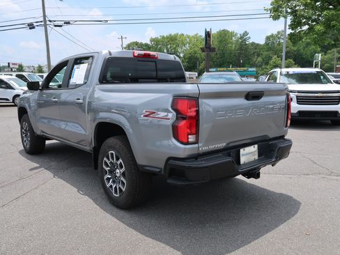 Used 2024 Chevrolet Colorado Z71 w/ Z71 Convenience Package 2 AWD/4WD image 8