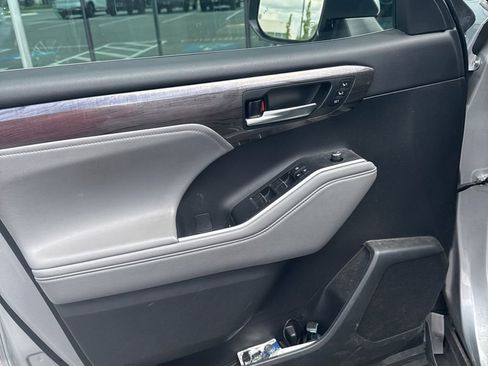 Used 2022 Toyota Highlander Platinum FWD image 5