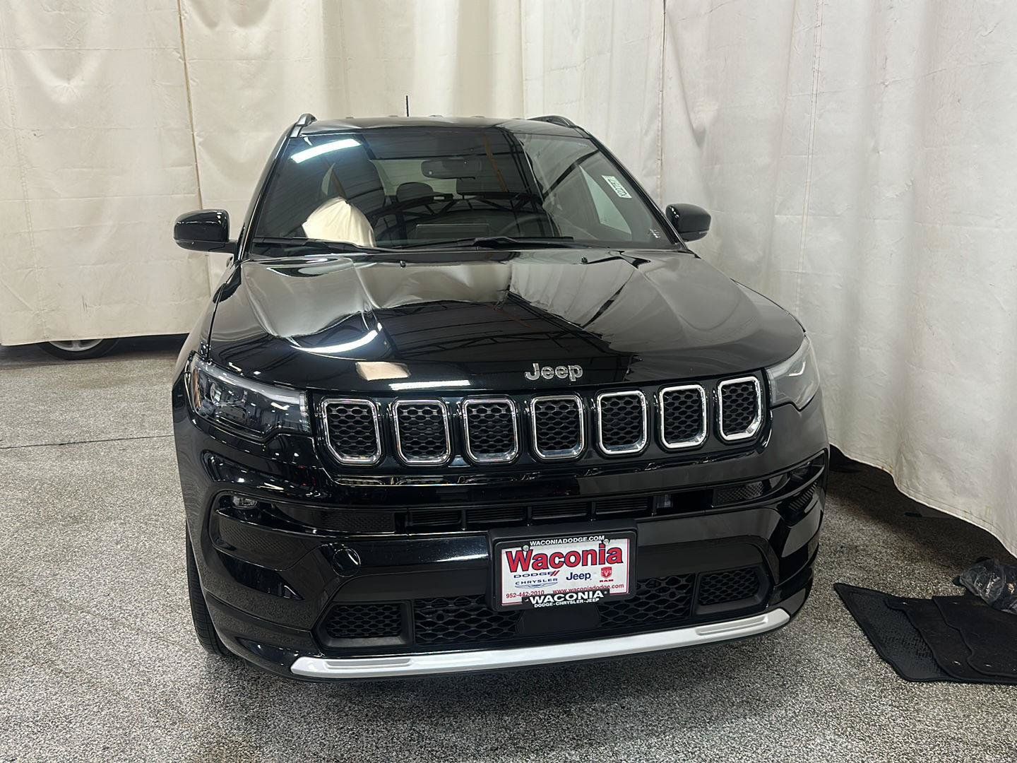 Certified 2023 Jeep Compass Limited w/ Elite Group AWD/4WD image 8