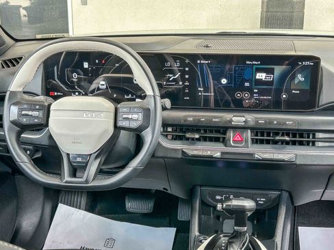 Used 2025 Kia K4 GT-Line w/ GT-Line Sunroof Package FWD image 12