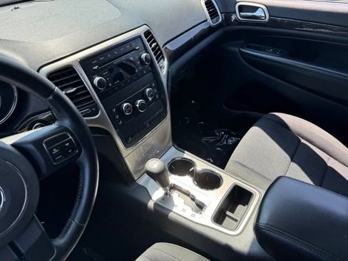 Used 2012 Jeep Grand Cherokee Laredo w/ Laredo E Group AWD/4WD image 14
